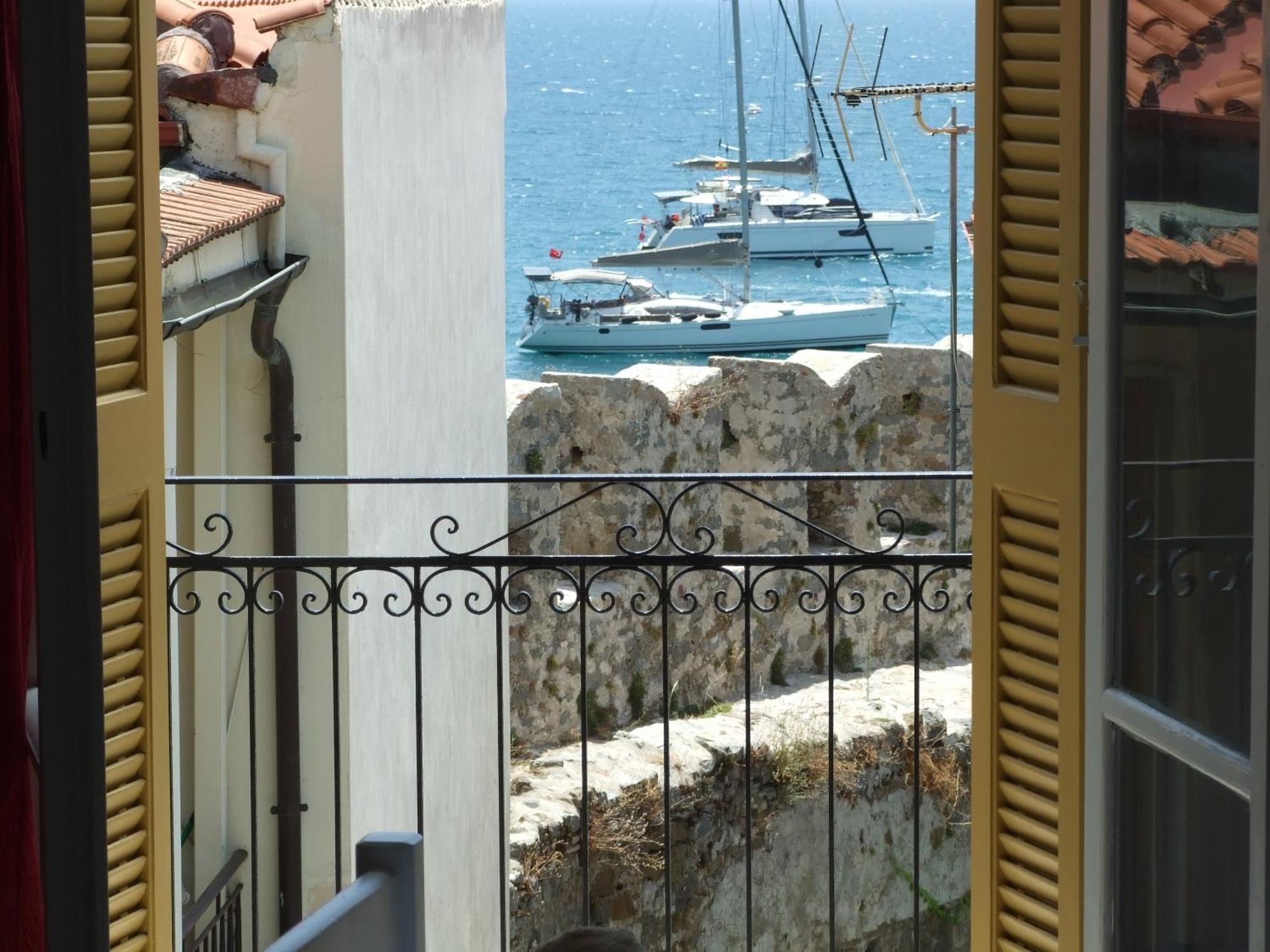 Nafpaktos Apartment And Studios In Port Exteriör bild