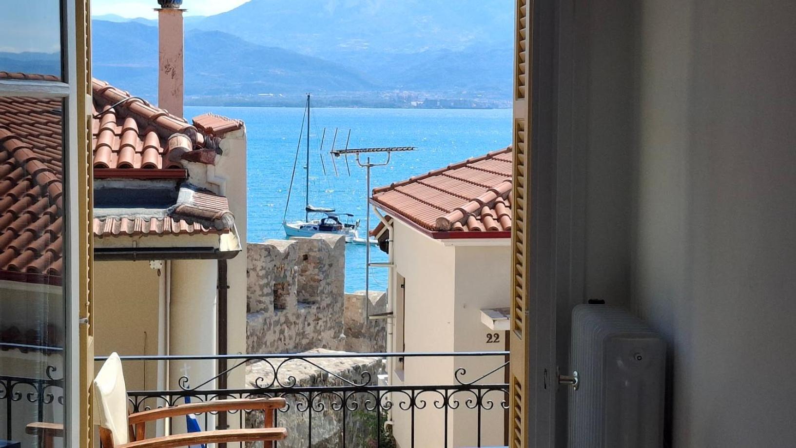 Nafpaktos Apartment And Studios In Port Exteriör bild